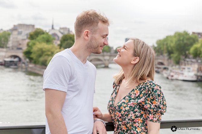 Private Historical Photo Tour in Paris - Crossing Paris at Pont Neuf
