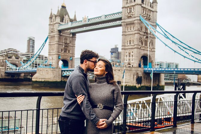Private landmarks photoshoot for families and couples - How Mehr works with families, babies, and camera-shy couples