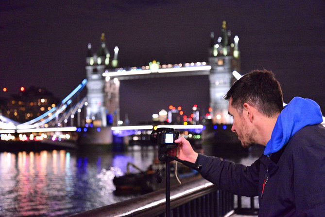 Private Night Photography Tour in London - Stop 1: London Eye light and movement