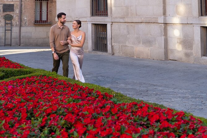 Private Photo Session Tour for Couples in Madrid - Royal Palace of Madrid: A stately portrait setting