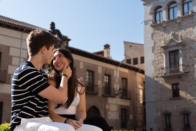 Private Photo Session Tour for Couples in Madrid - Plaza Mayor: Madrid’s grand opening frame