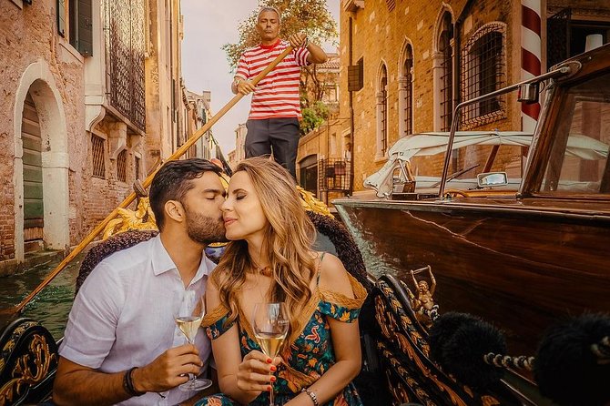 Private Photo Shoot in Venice with Gondola Ride - The photographers make or break the session