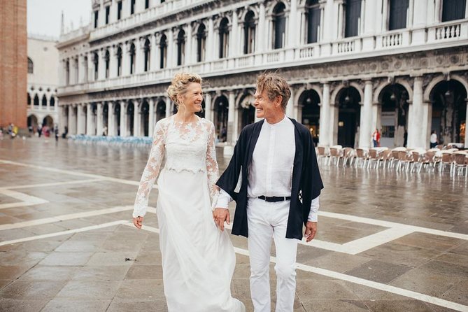 Private Photo Shoot in Venice with Gondola Ride Included - What the finished photo collection may be like
