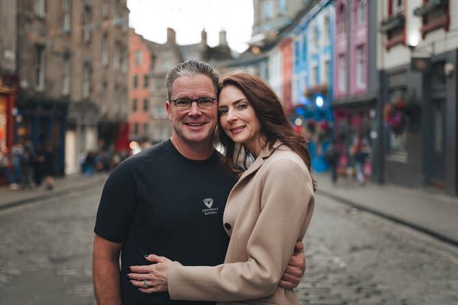 Private Photoshoot in Edinburgh with a Professional Photographer - The Vennel viewpoint and castle finale