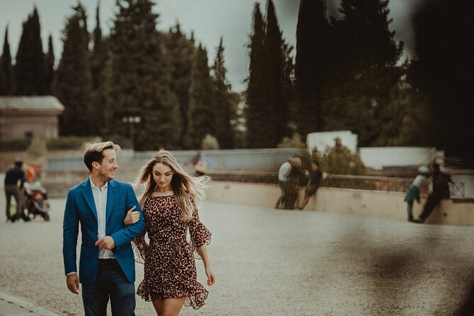 Private Photoshoot in Florence - Walking through Florence’s classic backdrops