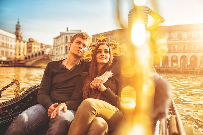 Private Photoshoot on Personal Gondola in Venice - What you receive, and what to clarify first