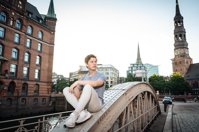 Private Romantic Urban & Street Photoshoot - Brooksbrücke and the Speicherstadt finish