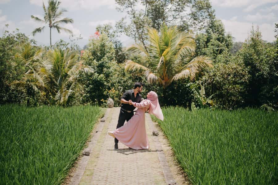 Private Ubud Tour With Professional Photographer with Edit - Kumulilir: coffee tasting and romantic jungle pictures