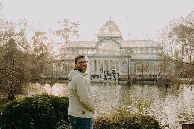 Private Vacation Photoshoot with Photographer in Madrid - Booking, weather, and cancellation details