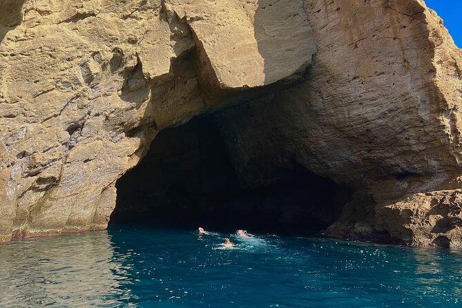 Procida Island Tour by Boat 2h 15m with Swimming and Underwater Photos - Swimming, snorkeling, and underwater photos