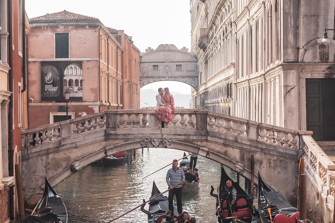 Professional Photographer in Venice, Italy - The optional Gondola Danieli ride