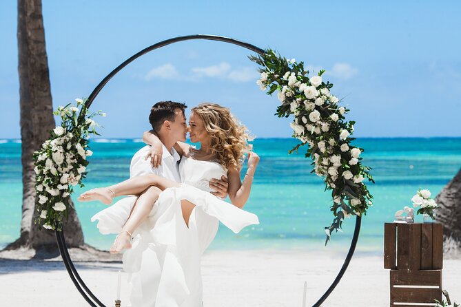 Professional photoshoot in Punta Cana and DR - Book now! - Choosing clothing that works on a windy beach