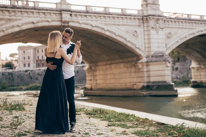 Professional Photoshoot in Rome - The Colosseum: Rome’s strongest opening frame