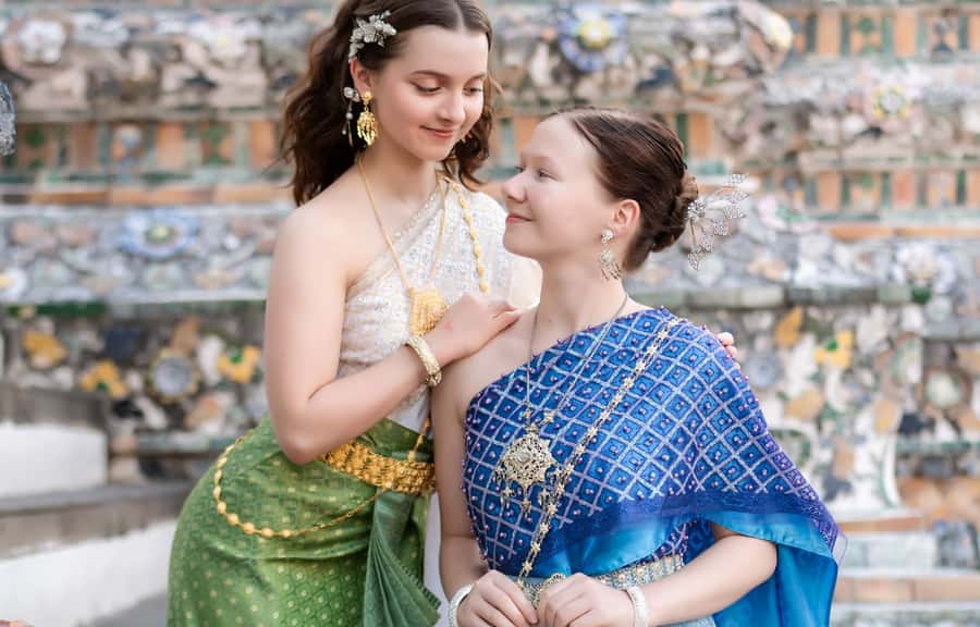 Professional Thai Costume Photography at Wat Arun, Bangkok - What happens during the one or two hour session