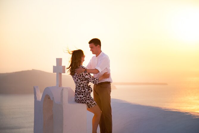 Proposal Photoshoot Santorini - Meeting in Central Oia and Getting Ready