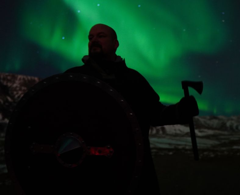 Reykjavik: Northern Lights Tour w/Pro Photos - Small Group - Leaving the city lights behind