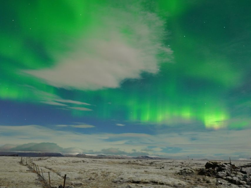 Reykjavik: Northern Lights Tour w/Pro Photos - Small Group - Professional photos that solve the phone problem