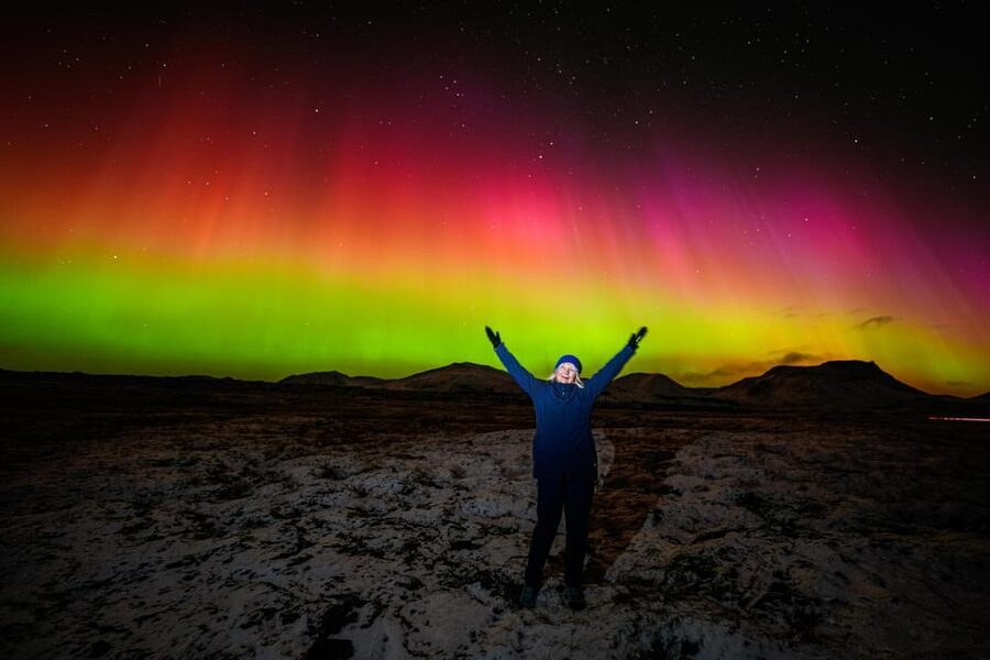 Reykjavik: Northern Lights Tour with Private Photographer - What happens when the lights appear