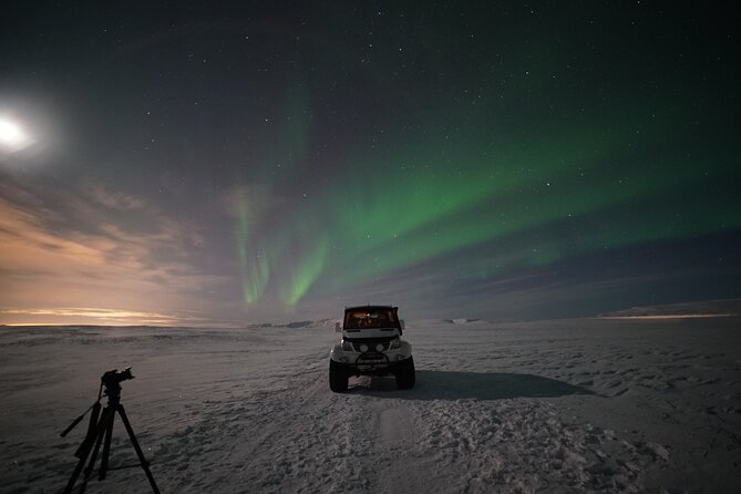 Reykjavik Northern Lights Tour with Pro Aurora Photos Small Group - Professional aurora photos without an extra fee