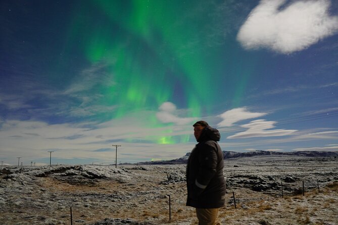 Reykjavik Northern Lights Tour with Pro Aurora Photos Small Group - Cocoa, cookies, and a little Viking play