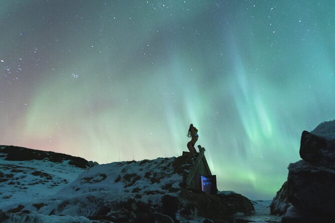 Reykjavik Private Northern Lights Tour with Pro Photographer - Hot chocolate, coffee, and the practical comfort factor