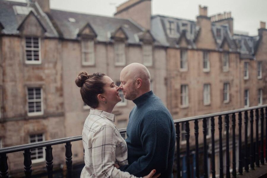 Romantic Photoshoot Experience for Couples in Edinburgh - What happens during the 45-minute photo stop