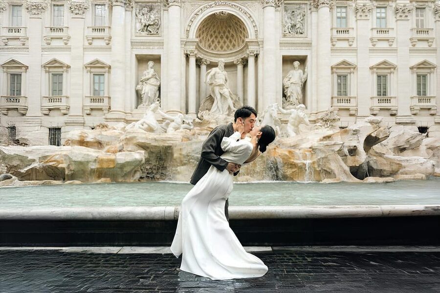 Rome: Early Morning Private Photoshoot at Iconic Landmarks - Trevi Fountain before the crowds arrive