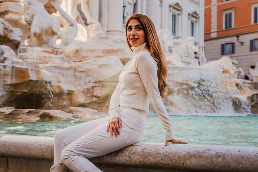 Rome: Private Photoshoot at the Trevi Fountain - Crowds, cleaning, and the fountain itself