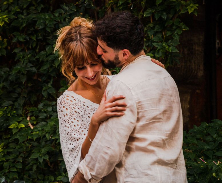 Rome: Romantic Photoshoot for Couples - Piazza di Spagna: Rome’s classic portrait setting