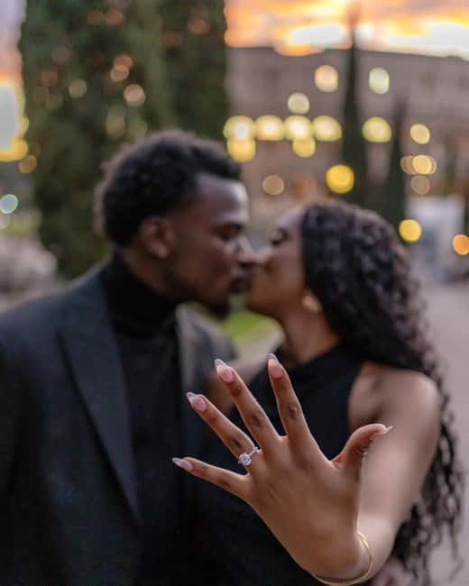 Rome: Romantic Proposal PhotoShoot - Meeting at Colosseo Metro Station