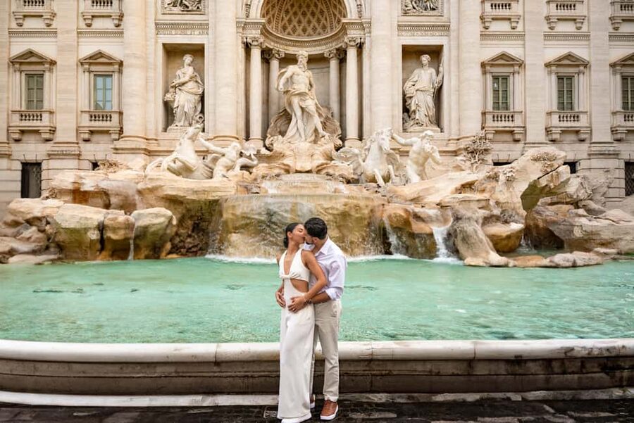 Rome: Trevi Fountain Photoshoot – Private & Personalized - Trevi Fountain: more than one standard pose