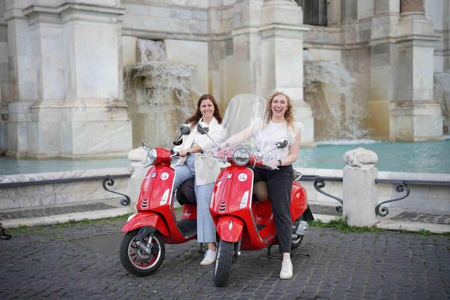 Rome: Vespa Photo Tour with City Center Pickup - The Colosseum gives the tour a dramatic start