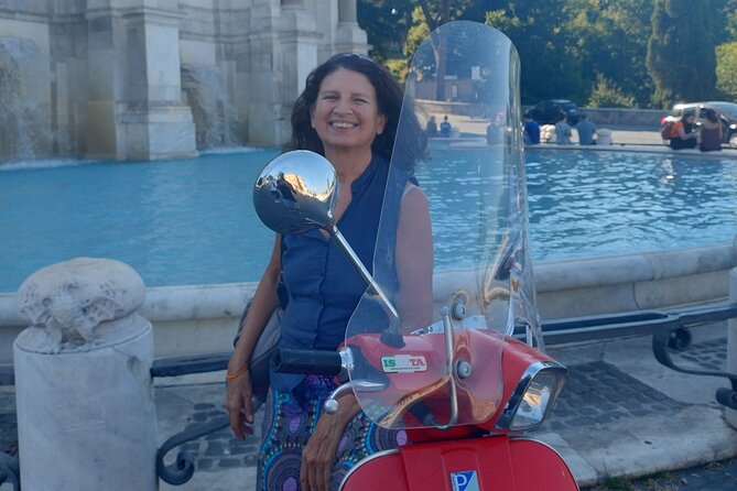 Rome Vespa tour with Pro Photographer - Ending at Piazza Navona