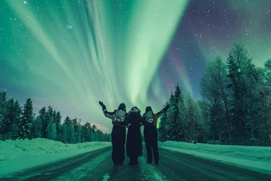 Rovaniemi: Best & Original Aurora Experience with Pro Photos - The first secret stop and the 45-minute photo break