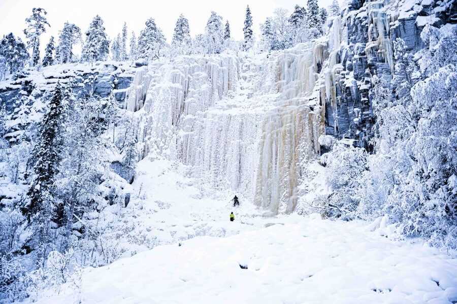 Rovaniemi: Frozen Waterfalls of Korouoma Canyon & Pro Photos - The four-hour hike through frozen Arctic nature