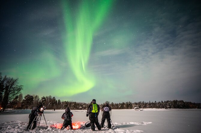 Rovaniemi Northern Lights Photography Small-Group Tour - The fire, sausages, and hot berry juice