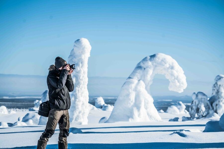 Rovaniemi: Riisitunturi National Park with Pro Photos & BBQ - Photo stops with a guide who knows the camera