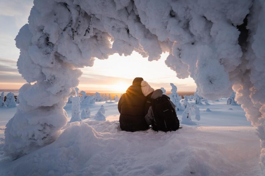 Rovaniemi: Riisitunturi National Park with Pro Photos & BBQ - A campfire lunch in the middle of the park