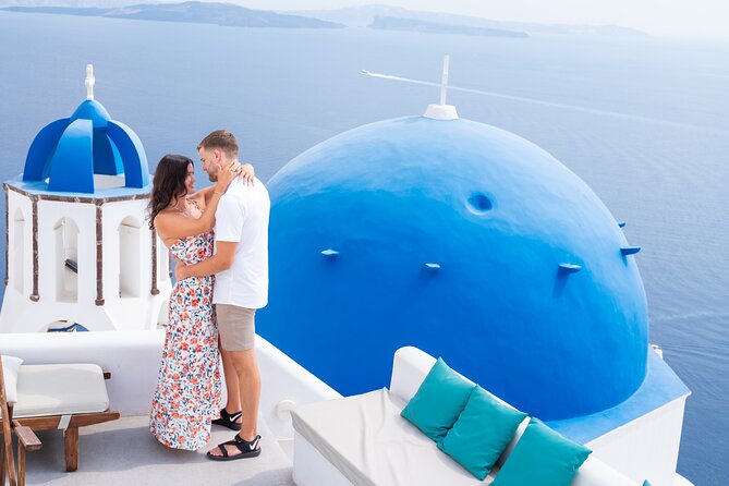 Santorini 3 hours Photo Tour with your personal Photographer - Perivolos and its black-sand beach