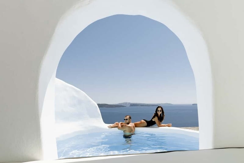 Santorini: Casual Photoshoot by Flying Dress Photo © - Walking Through Whitewashed Streets and Bougainvillea