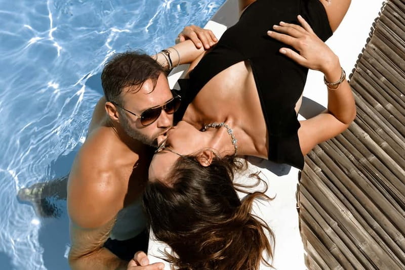 Santorini: Casual Photoshoot by Flying Dress Photo © - What You Receive After the One-Hour Session