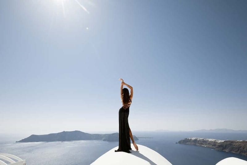 Santorini: Casual Photoshoot by Flying Dress Photo © - Who Will Enjoy This More Than a Sightseeing Tour?