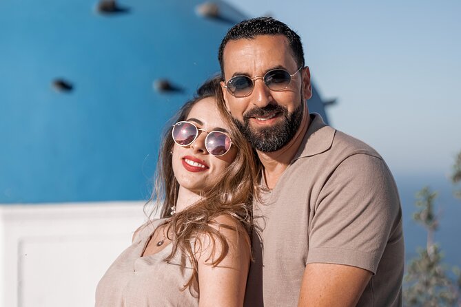 Santorini: Customized Private Photoshoot Walk in Oia - Who should book this experience?