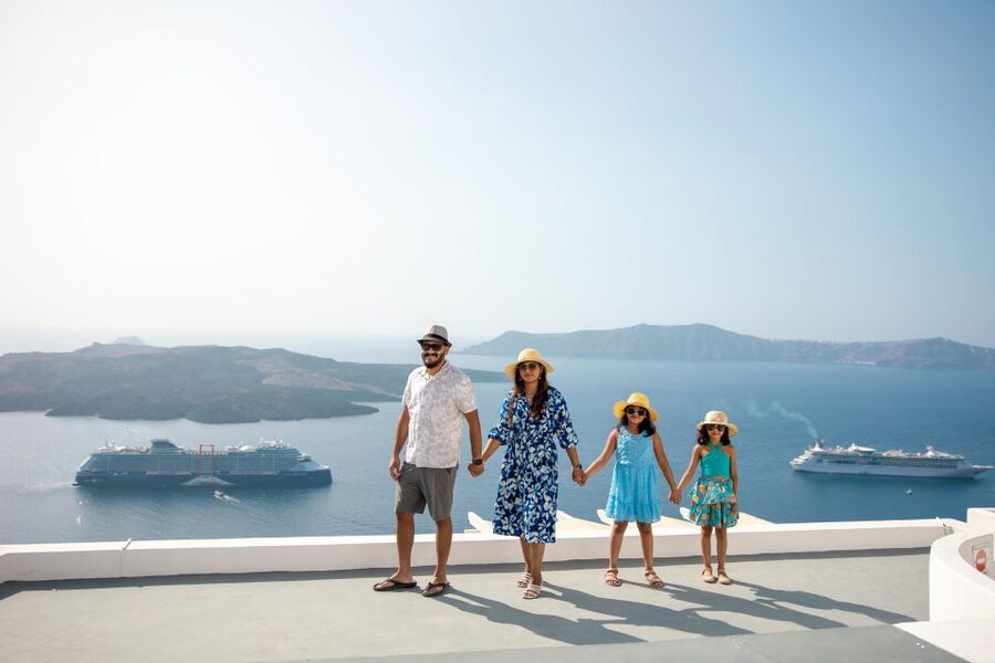 Santorini Family Photoshoot (Oia Village) - Key points to know before booking