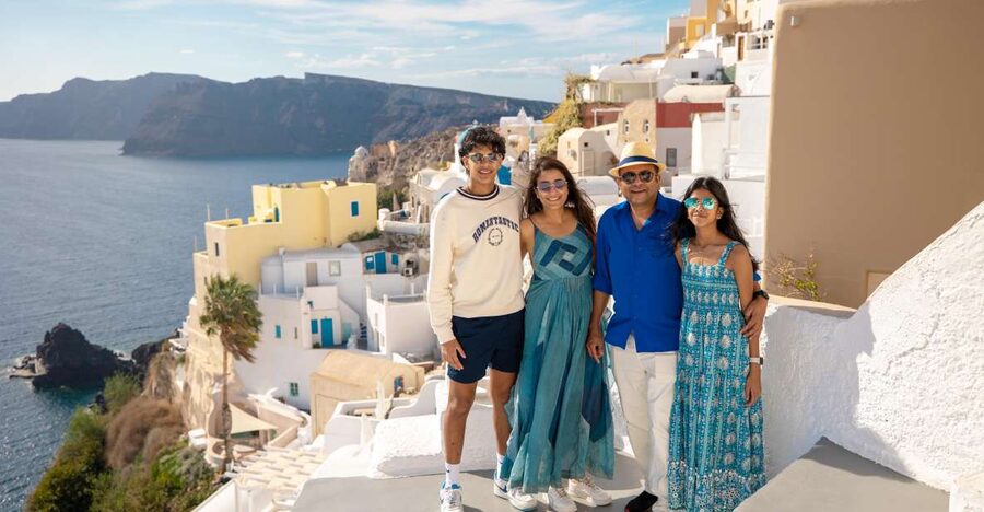 Santorini Family Photoshoot (Oia Village) - Why a professional photoshoot makes sense in Santorini