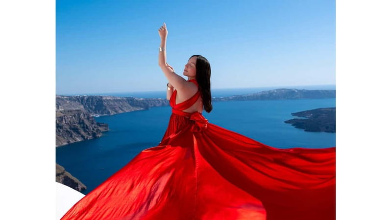 Santorini: Flying Dress Photoshoot with Edited Photos - Choosing between Oia and Imerovigli