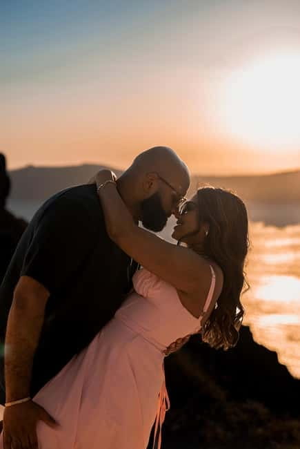 Santorini: Oia Private Couple Photoshoot with 35 Photos - Timing, meeting details, and practical limits