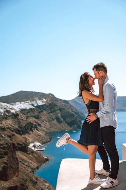 Santorini: Oia Private Couple Photoshoot with 35 Photos - Meeting at the Virgin Mary church