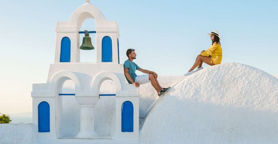 Santorini: Oia Village Professional Photo Shoot - Meeting at the bus stop and finding your photographer