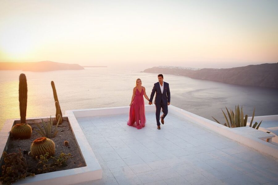 Santorini: Photo Shoot with a Private Vacation Photographer - How the custom route works